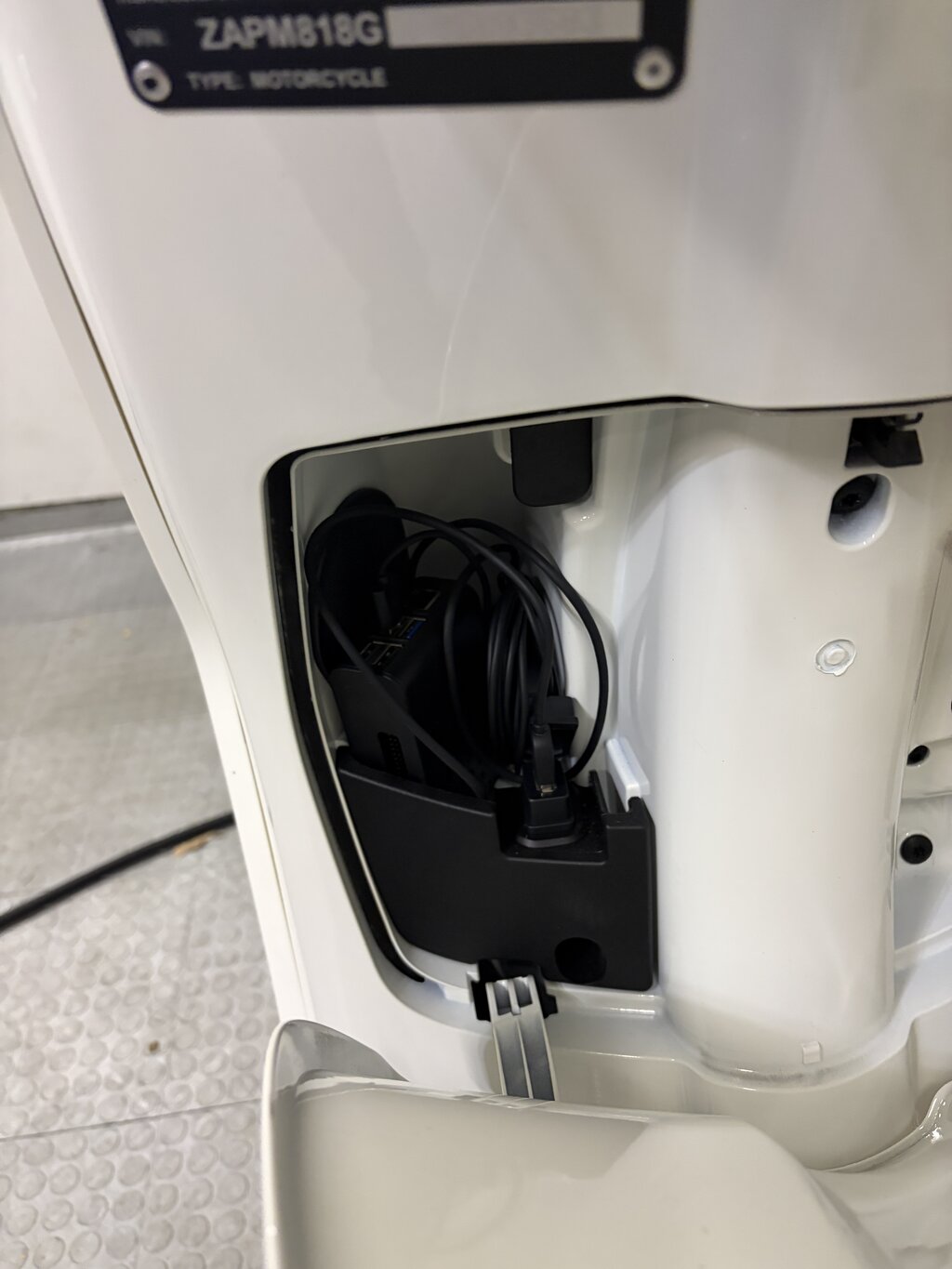 scooter_pi_in_compartment.JPG